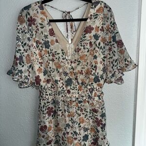Sadie & Sage Floral Daydreams Romper size S